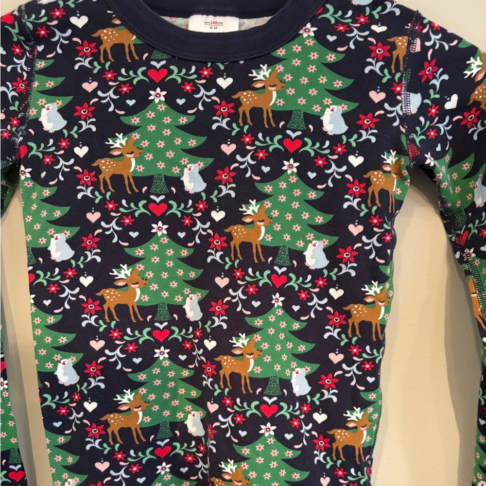 Hanna Andersson christmas Pajama Set NWOT with Reindeer and Tree Pattern - Picture 2 of 5
